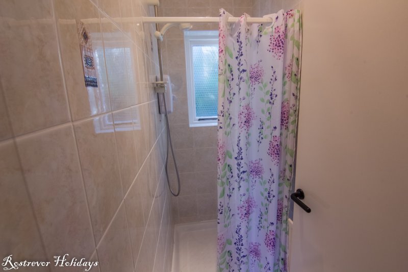 Shower-room, Cnoc Si, Rostrevor Holidays