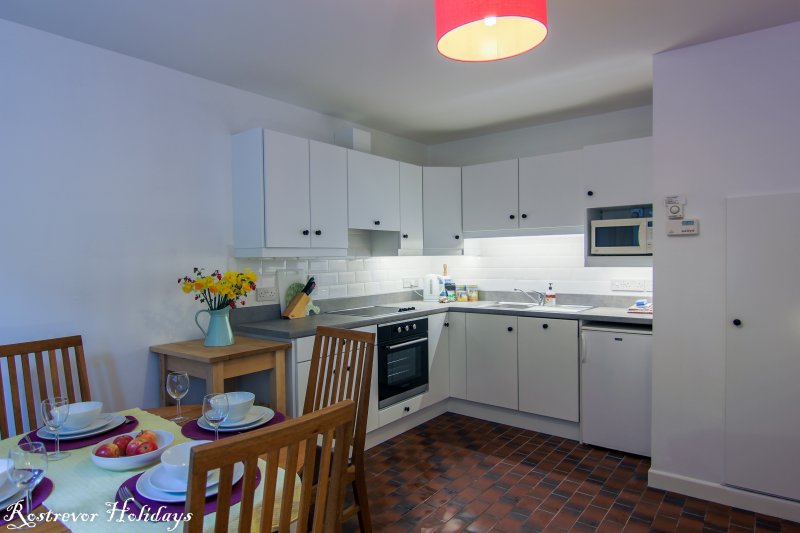 Crotlieve fully equipped kithcen 1 bedroom cottage, vacation rental Ireland