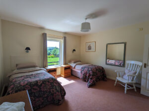 Twin bedroom with two single beds, Carnaclasha, no. 9, Rostrevor Holidays